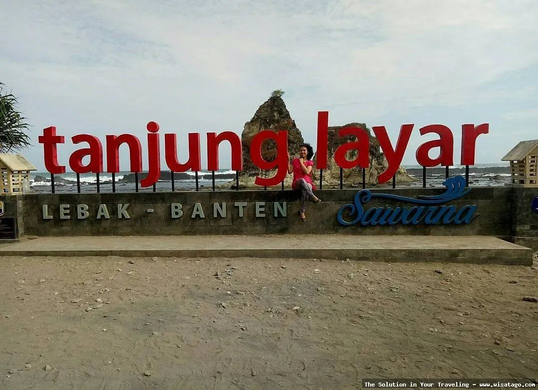 wisata Pantai Tanjung Layar yang indah