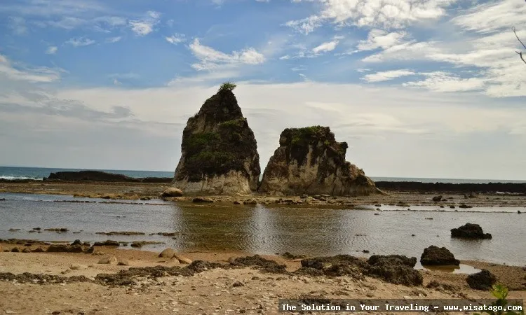 wisata Pantai Tanjung Layar menawan