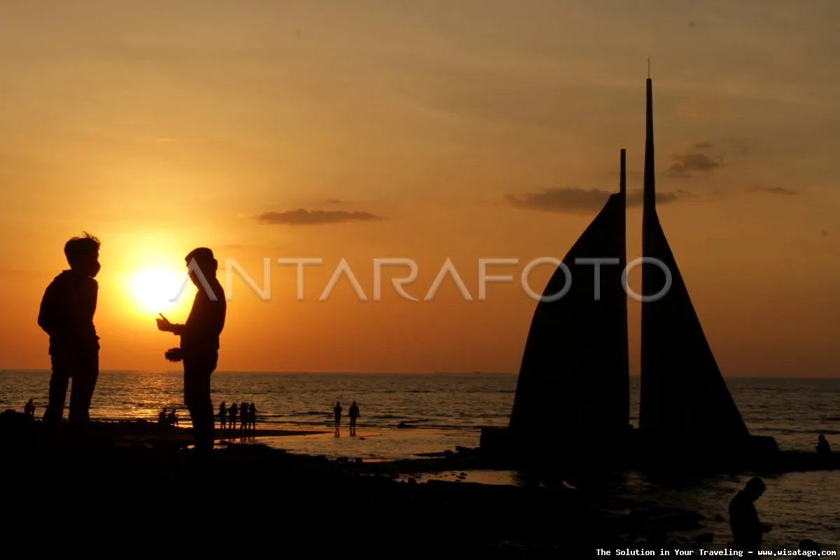 wisata Pantai Tanjung Layar yang indah
