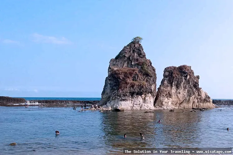 wisata Pantai Tanjung Layar nan eksotis