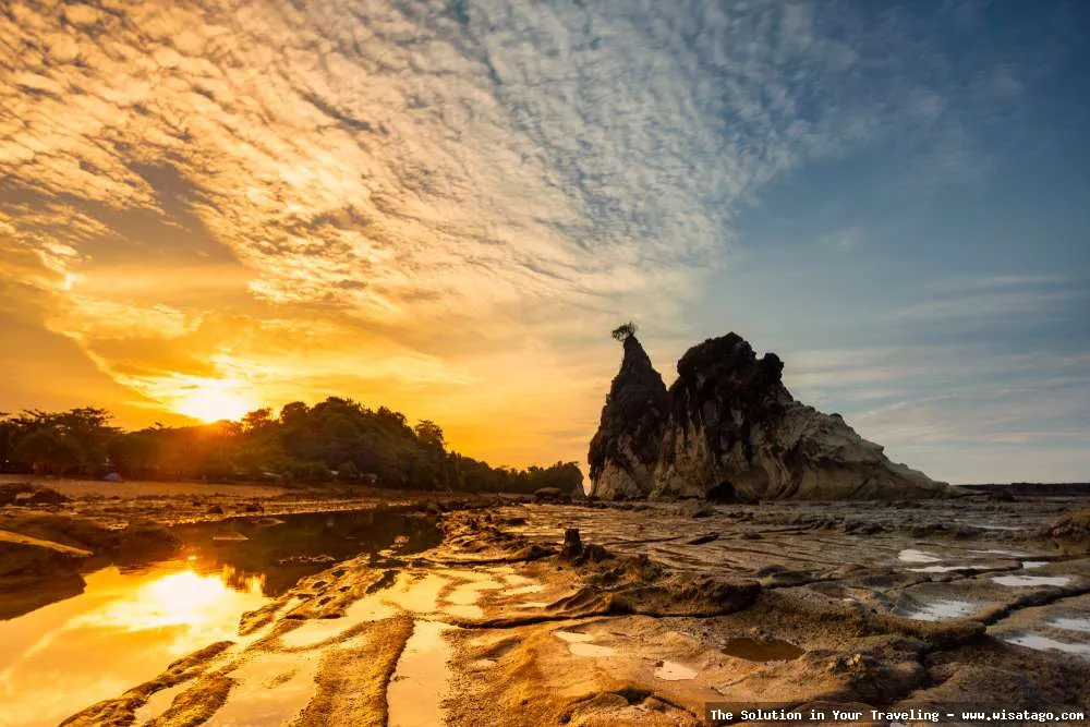 wisata Pantai Tanjung Layar nan eksotis