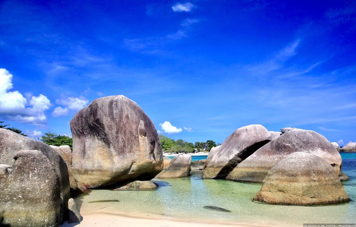 Wisata Pantai Tanjung Tinggi yang indah