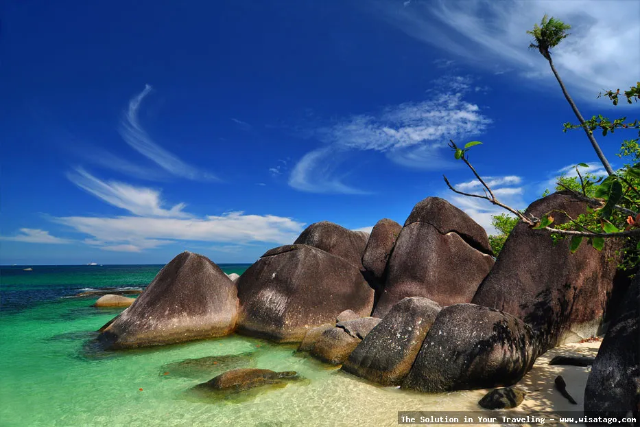 wisata Pantai Tanjung Tinggi memukau