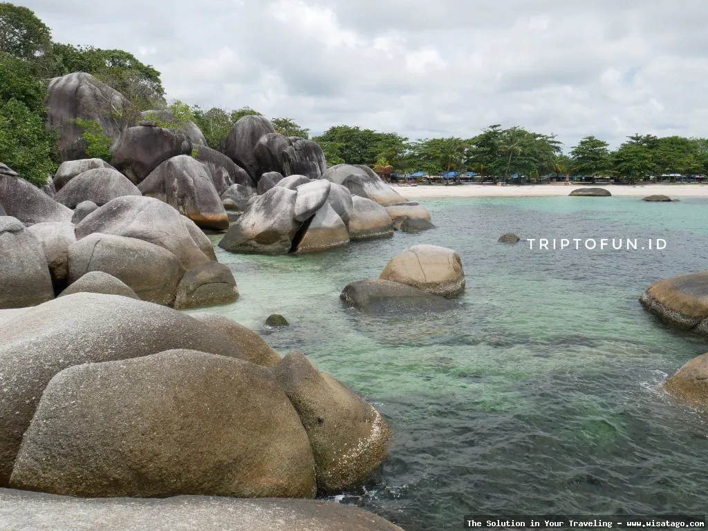 Wisata Pantai Tanjung Tinggi yang indah