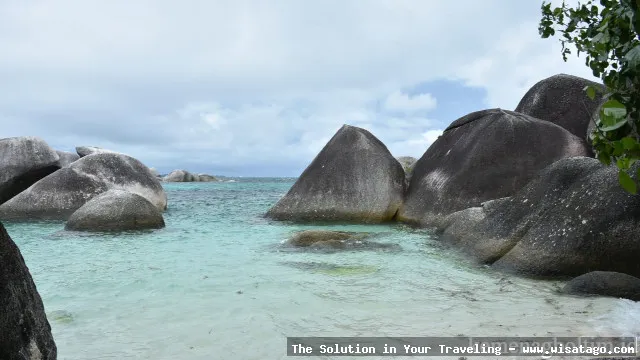 Wisata Pantai Tanjung Tinggi yang indah