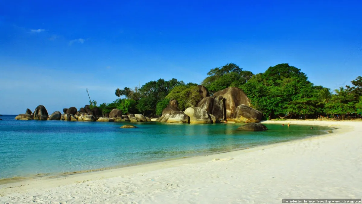 wisata Pantai Tanjung Tinggi indah memukau