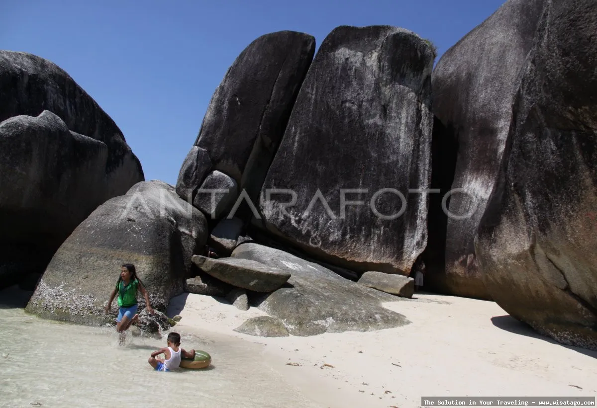 Wisata Pantai Tanjung Tinggi yang indah