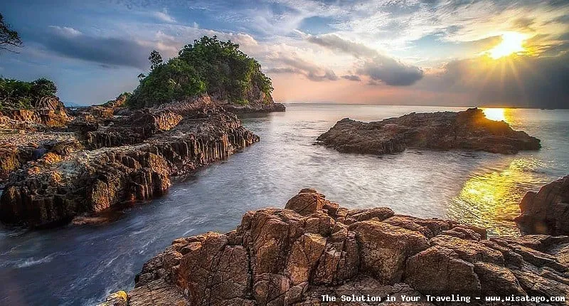 Wisata Pantai Tapak Kera yang indah