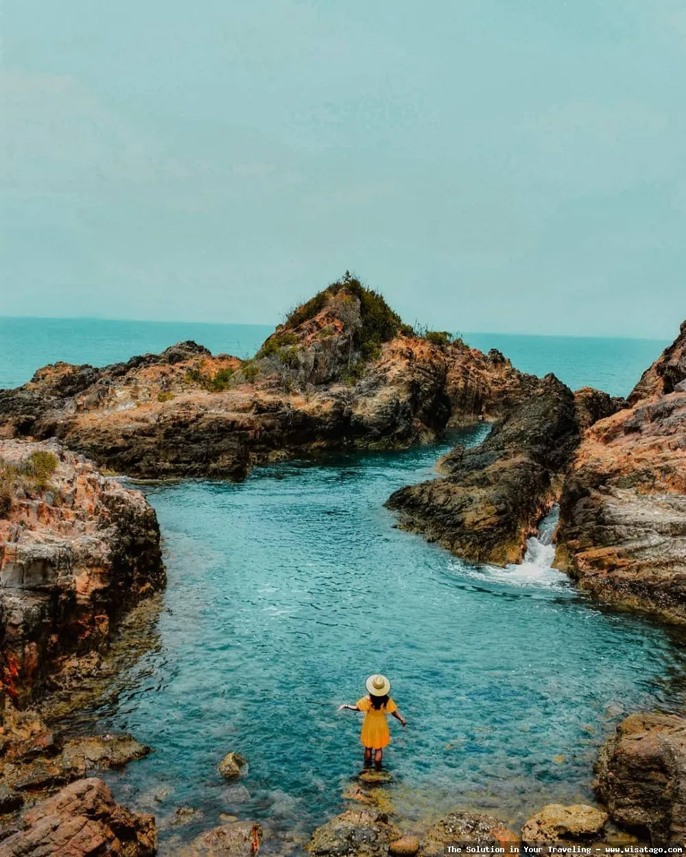 wisata Pantai Tapak Kera yang indah