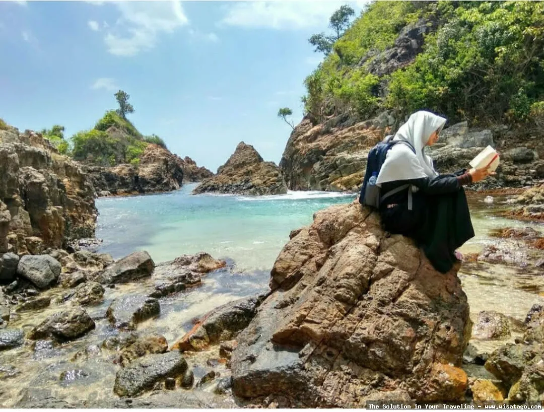 Wisata Pantai Tapak Kera yang indah