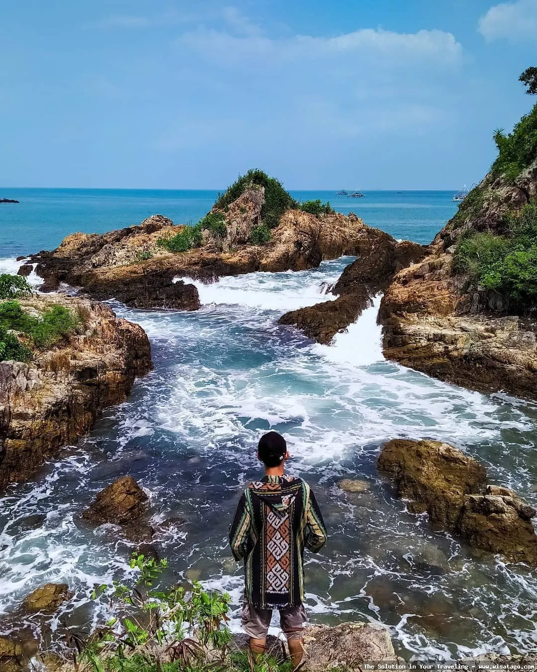 wisata Pantai Tapak Kera yang indah