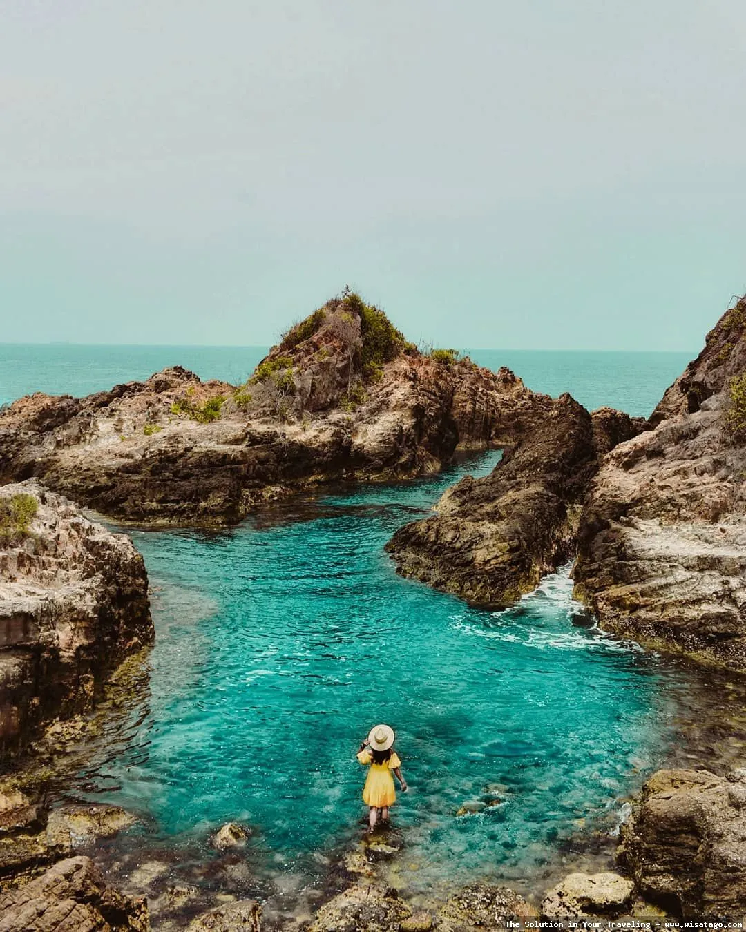 wisata Pantai Tapak Kera yang indah