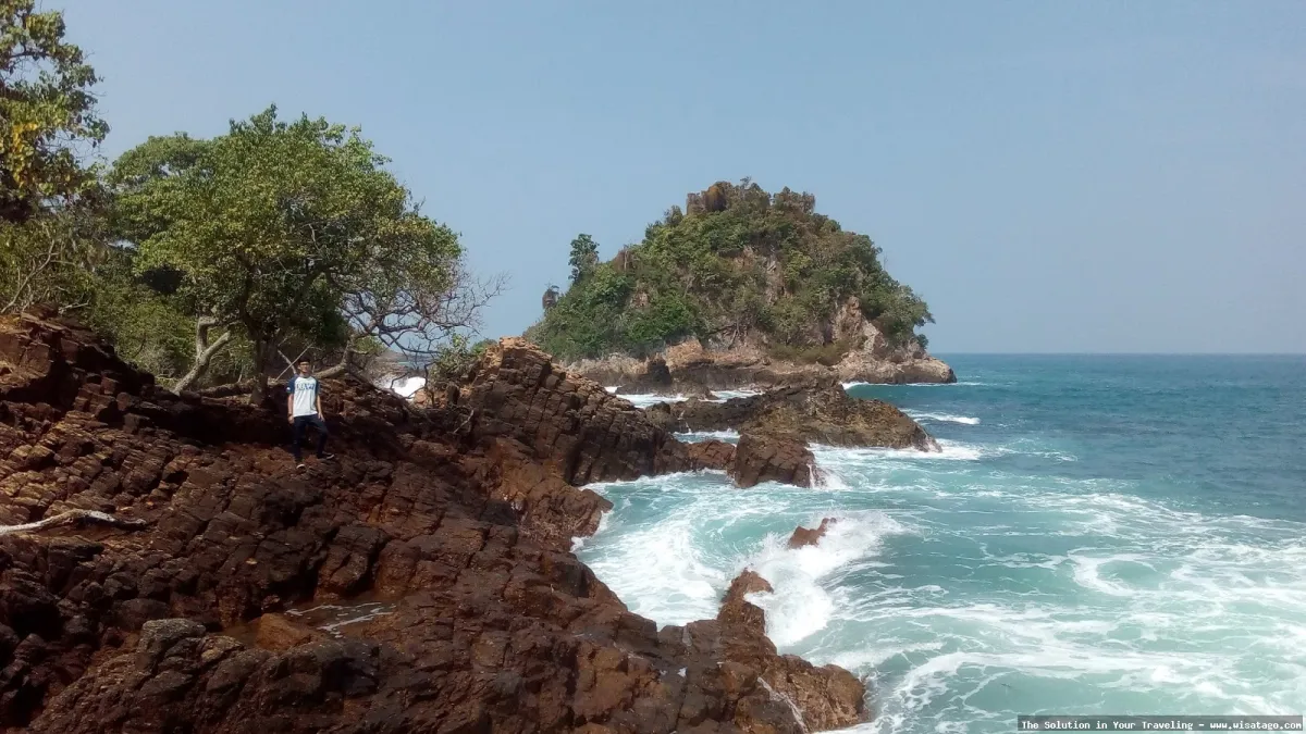 wisata Pantai Tapak Kera yang indah