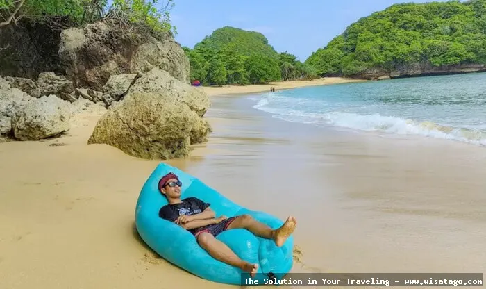 wisata Pantai Teluk Asmara nan indah