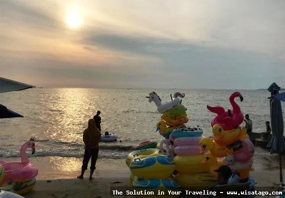 Wisata Pantai Teluk Awur yang mempesona