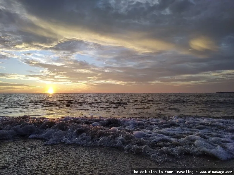 wisata Pantai Teluk Awur yang indah