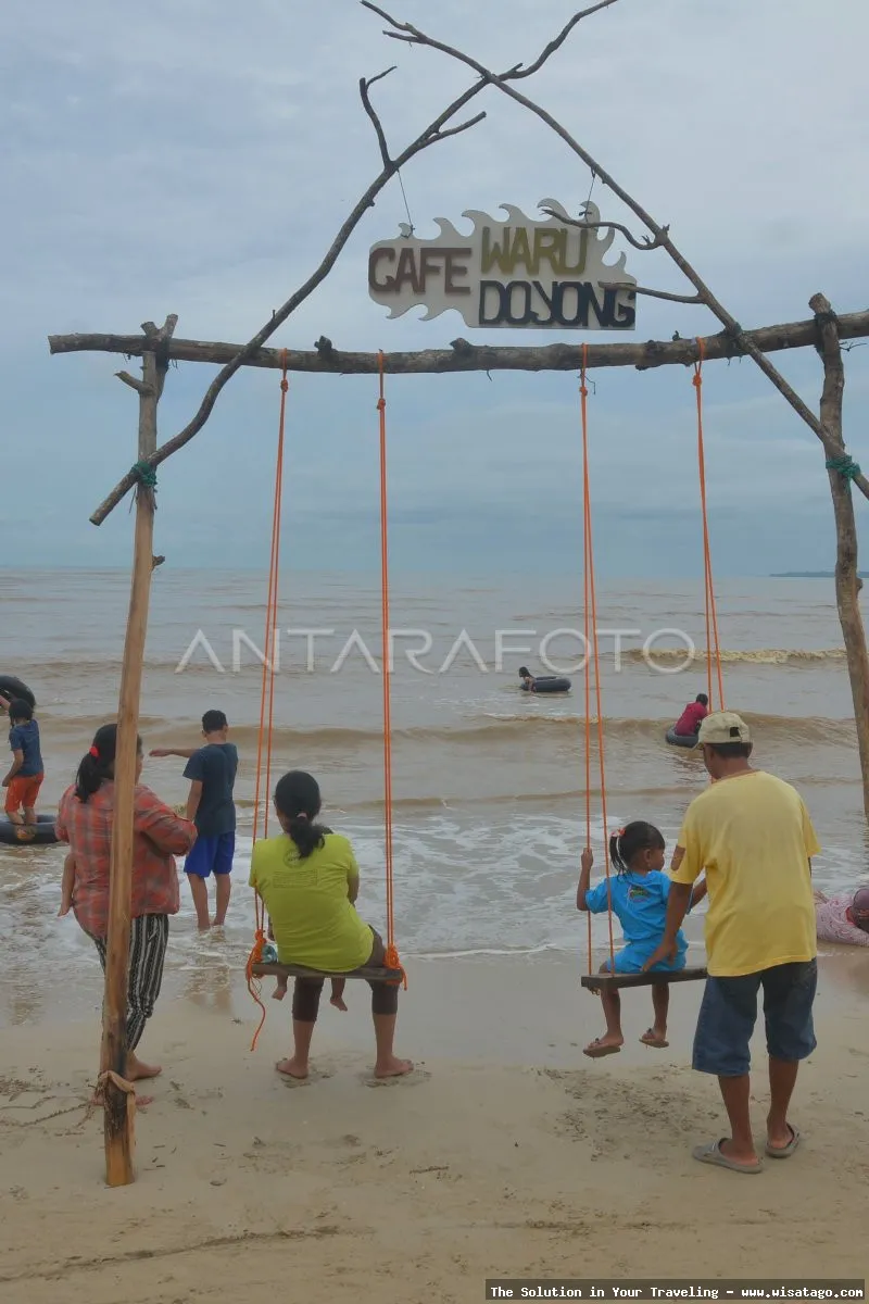 wisata Pantai Teluk Awur yang indah