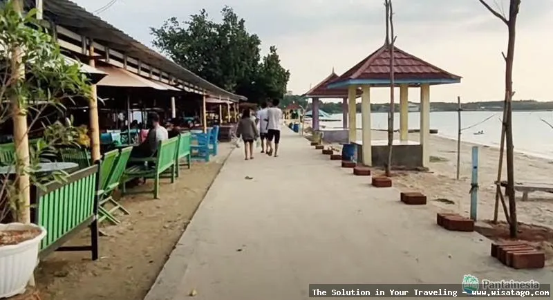 wisata Pantai Teluk Awur yang indah