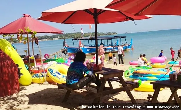 wisata Pantai Teluk Awur yang indah