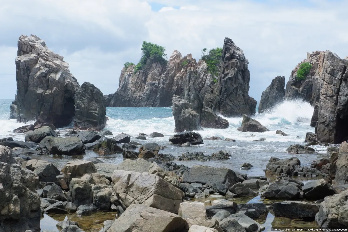 wisata Pantai Teluk Deras yang indah