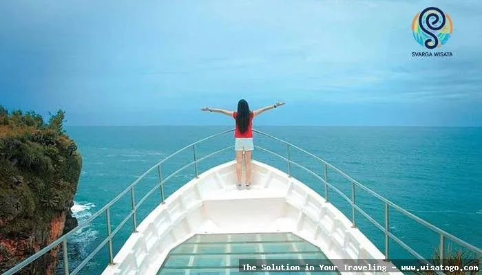 wisata Pantai Teras Kaca indah memesona