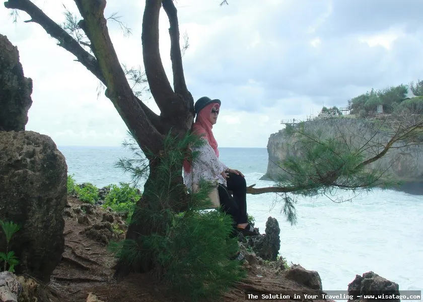 Wisata Pantai Teras Kaca menawan.