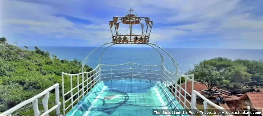 wisata Pantai Teras Kaca yang indah