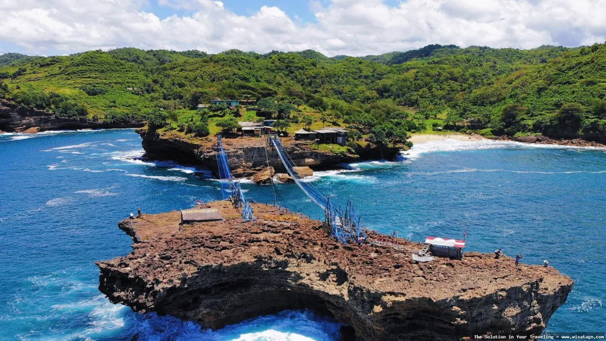 wisata Pantai Timang yang menantang