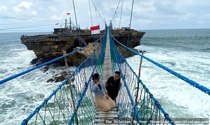 wisata Pantai Timang yang menantang