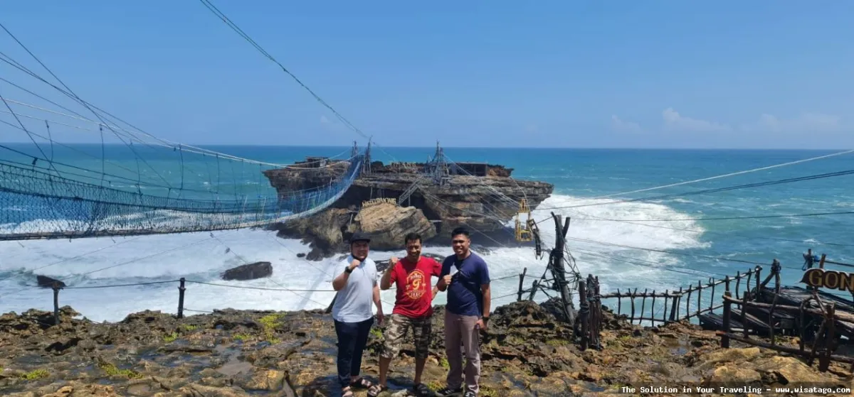 wisata Pantai Timang yang menantang