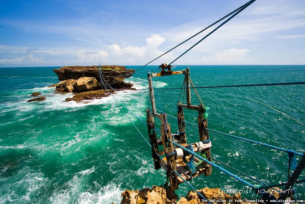 wisata Pantai Timang yang menantang