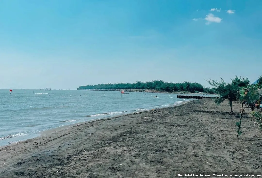 wisata Pantai Tirang yang memukau