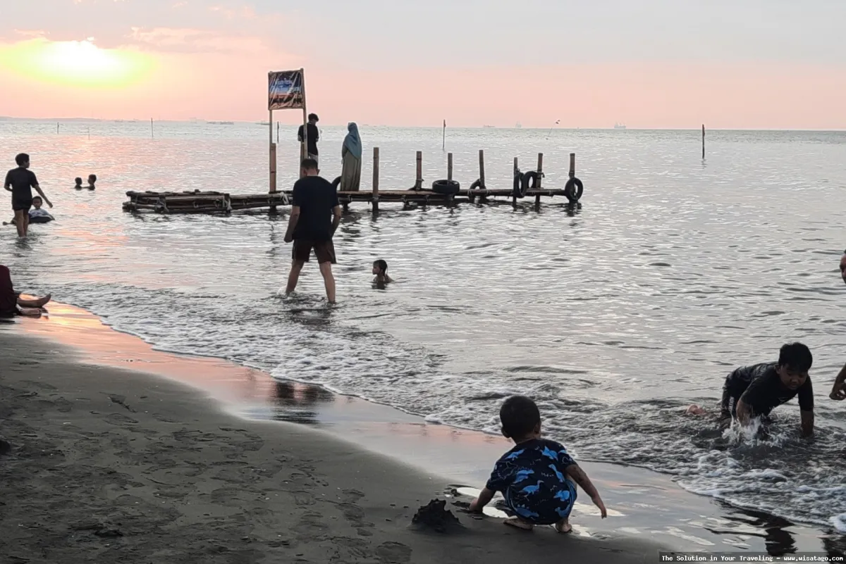 wisata Pantai Tirang yang mempesona
