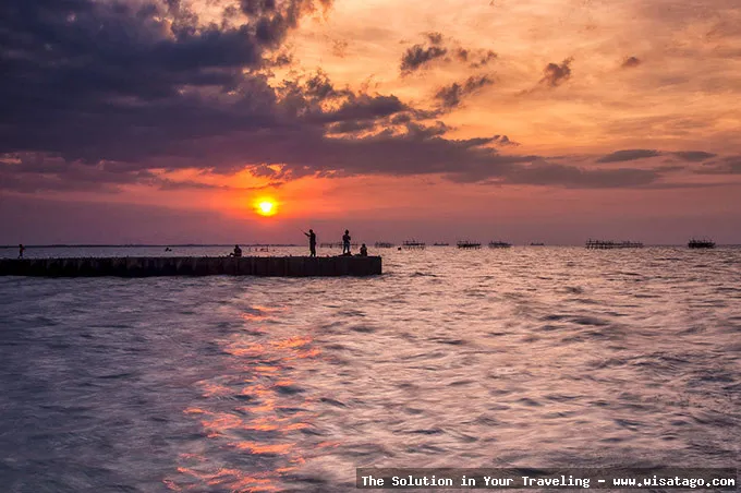 wisata Pantai Tirang yang mempesona