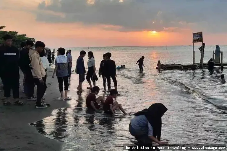 wisata Pantai Tirang yang mempesona