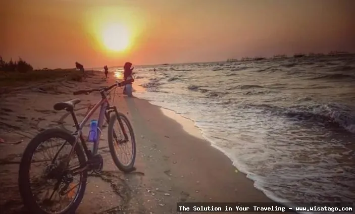 wisata Pantai Tirang yang memukau