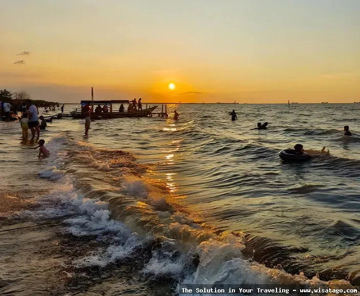 wisata Pantai Tirang yang mempesona