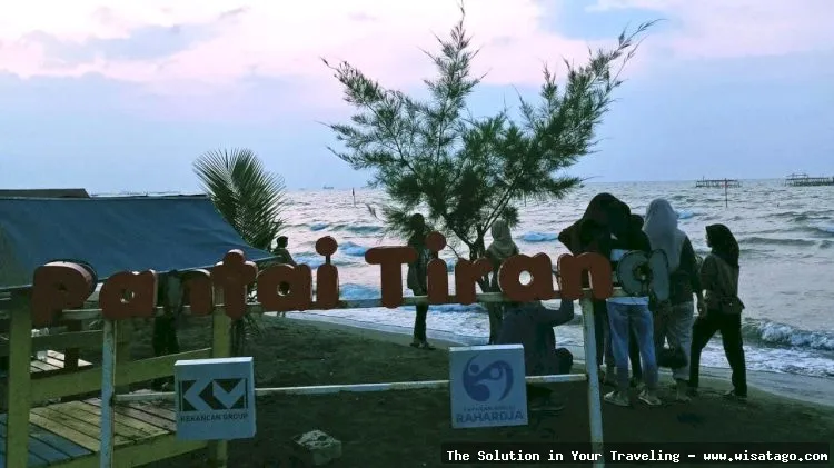 wisata Pantai Tirang yang mempesona