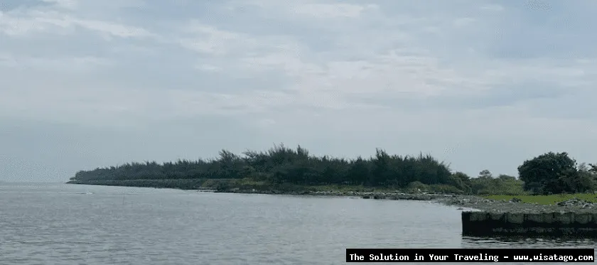 Wisata Pantai Tirang yang memukau
