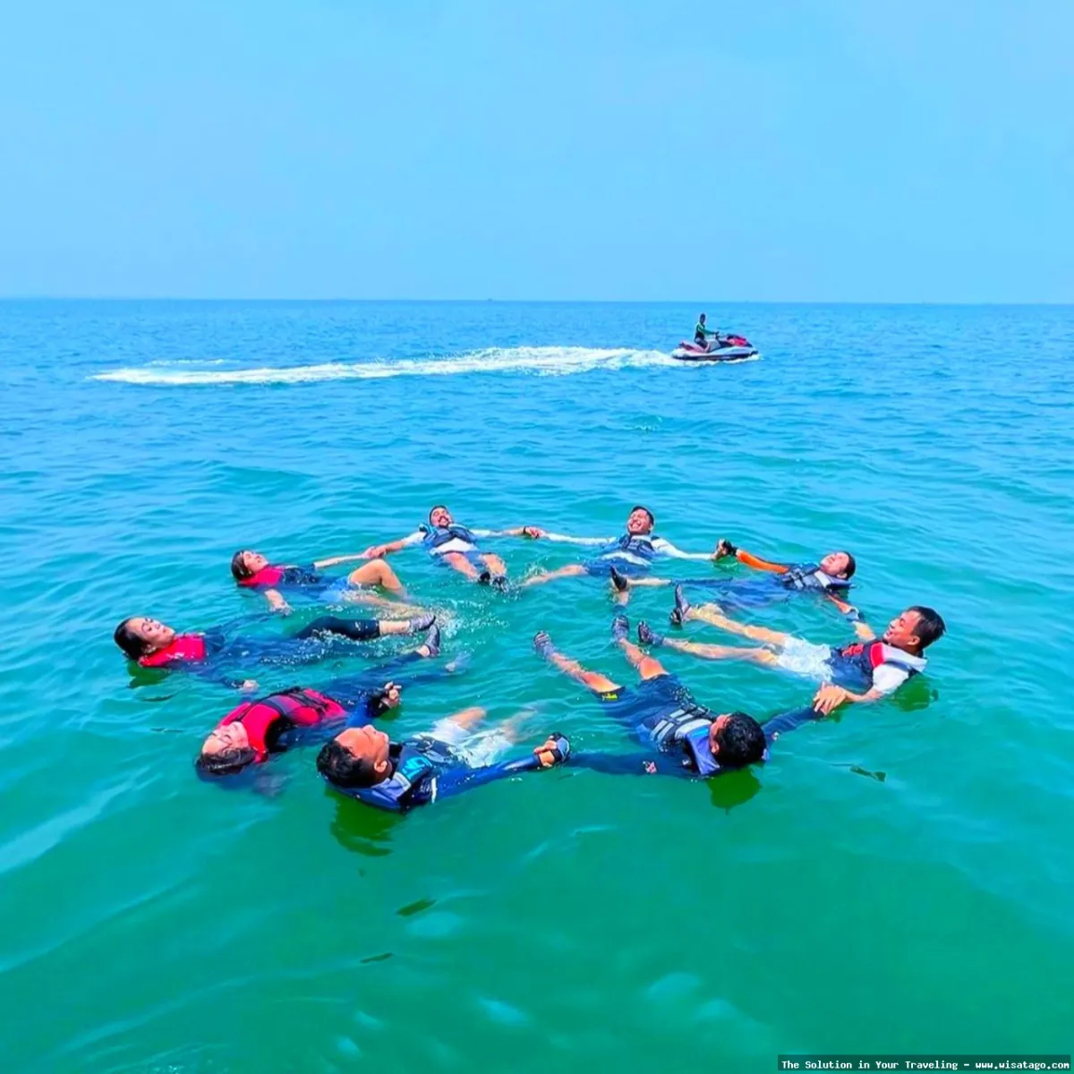 Wisata Pantai Tirang yang mempesona.