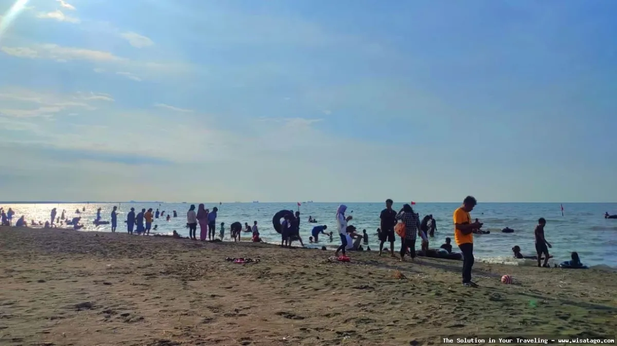 wisata Pantai Tirang yang mempesona