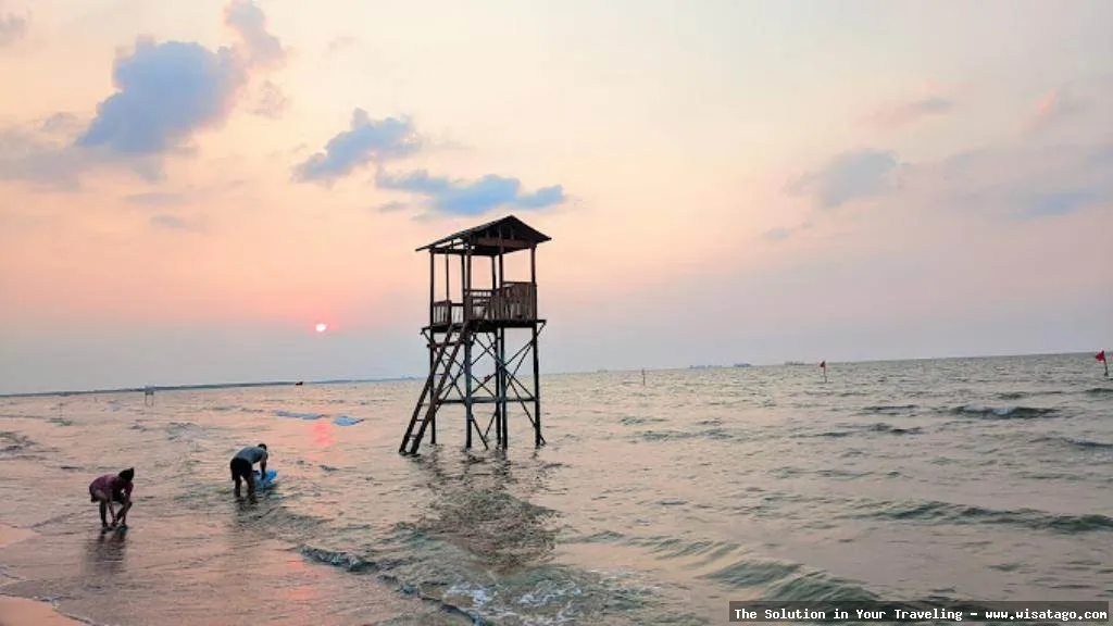 Wisata Pantai Tirang yang menawan hati