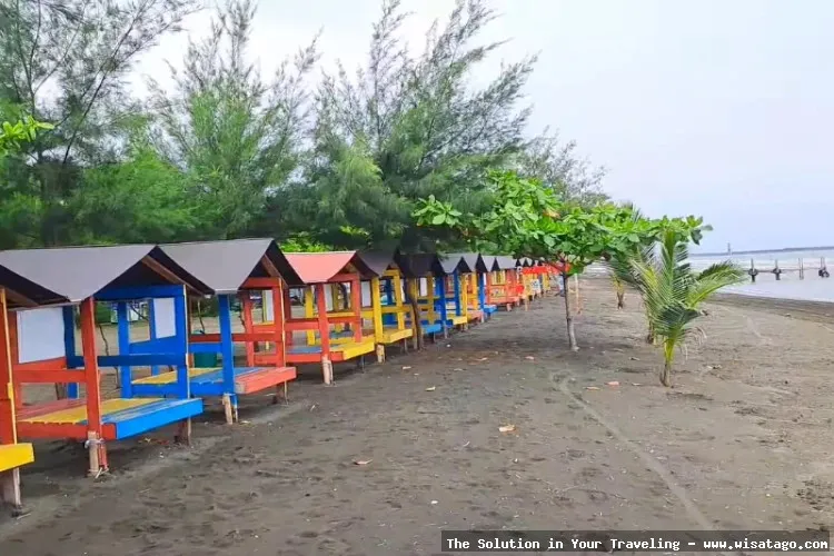 Wisata Pantai Tirang yang memukau