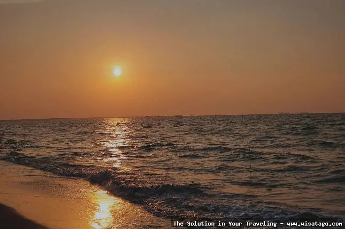 wisata Pantai Tirang yang memukau