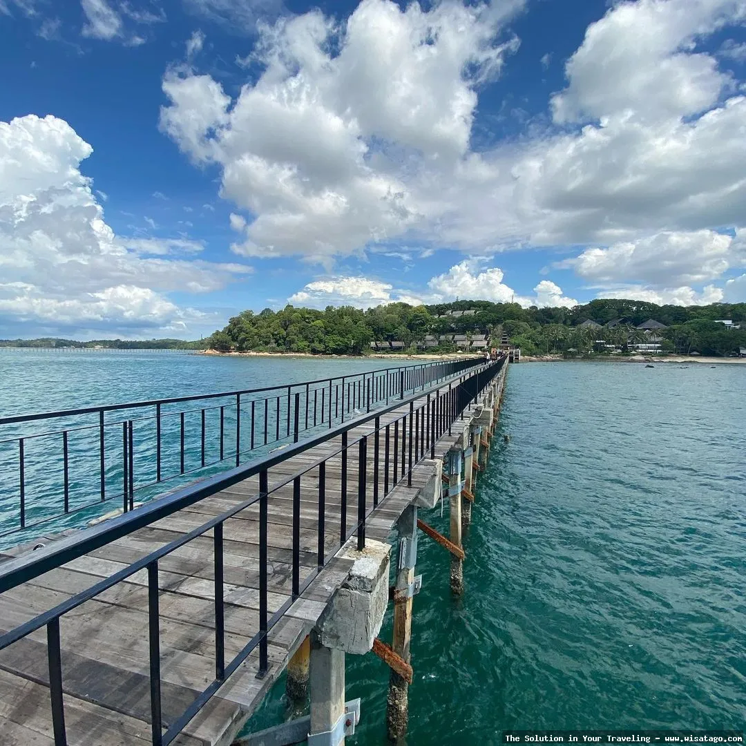 Wisata Pantai Turi yang mempesona.