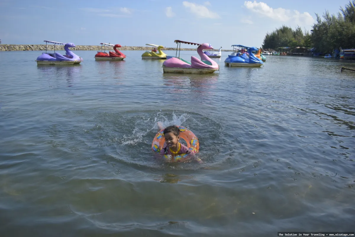 wisata Pantai Ulee Lheue yang indah