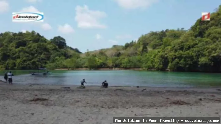 Wisata Pantai Ungapan yang mempesona.