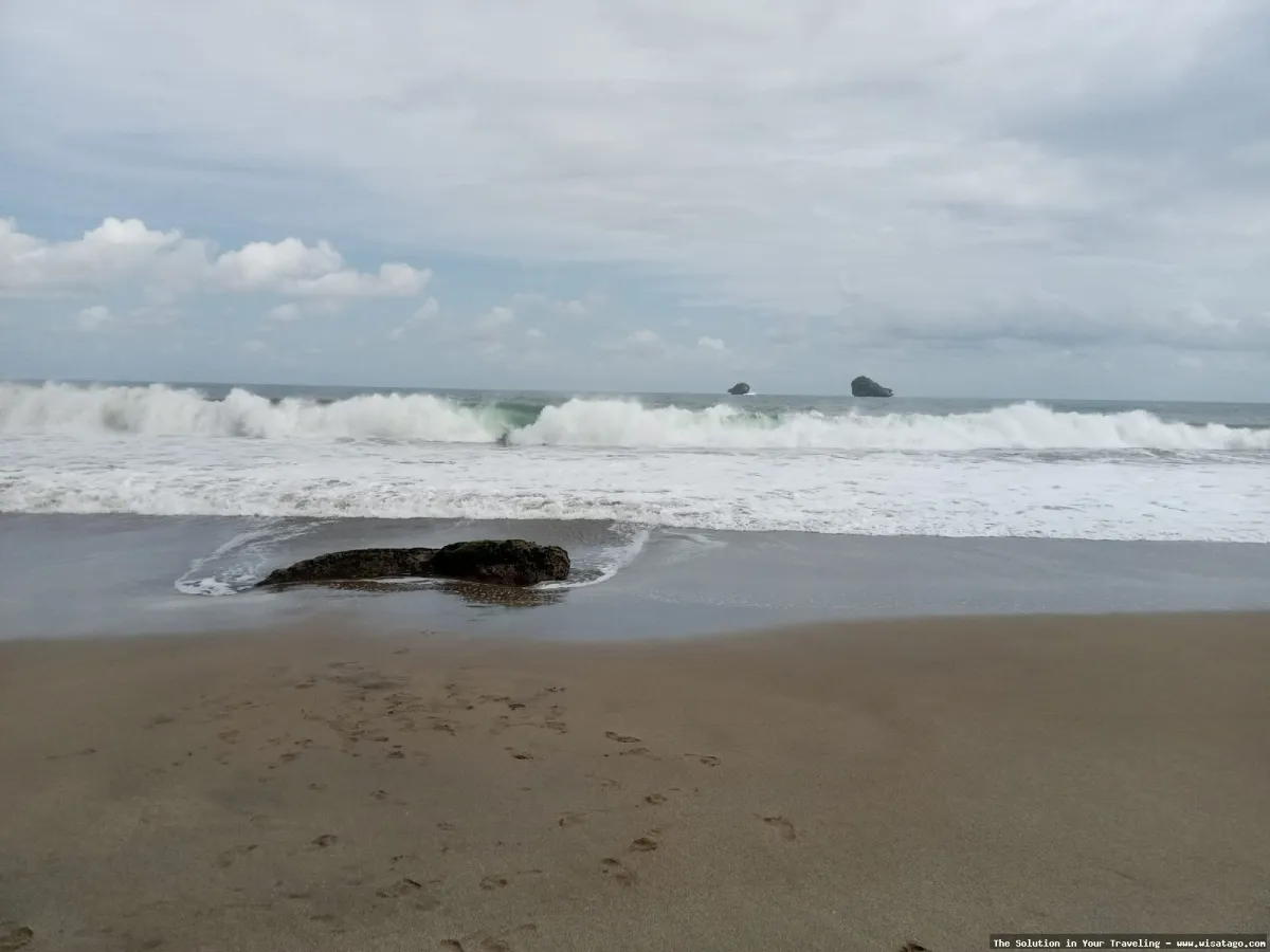 Wisata Pantai Ungapan yang mempesona.