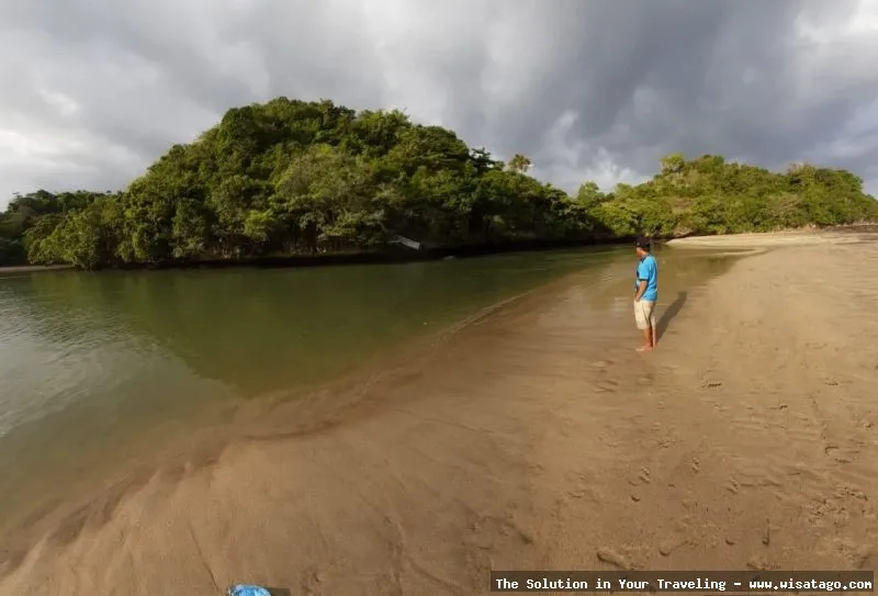 Wisata Pantai Ungapan yang memukau.