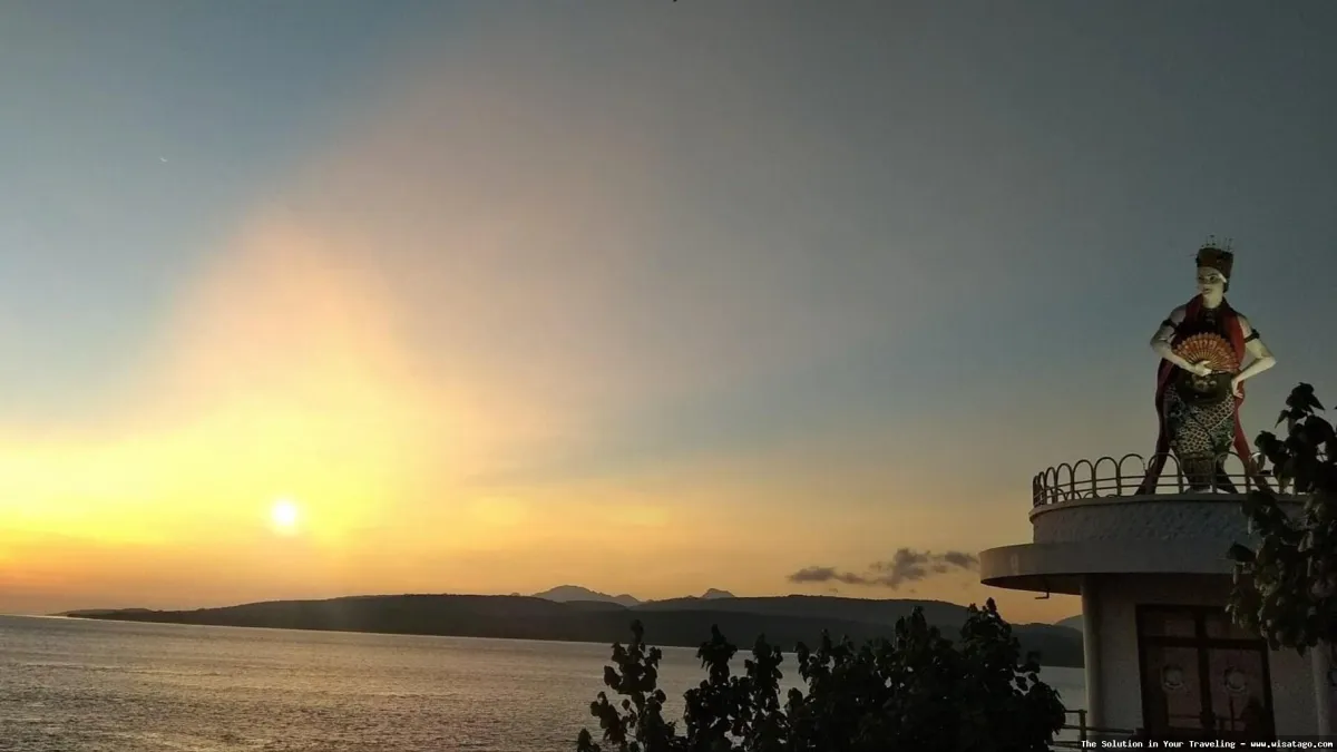 wisata Pantai Watu Dodol yang indah